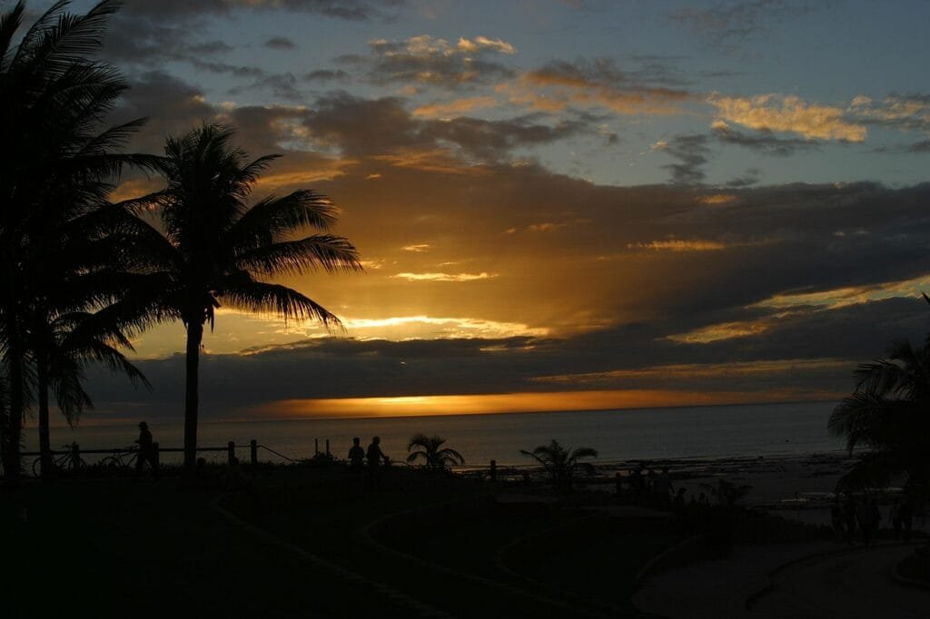Coucher de soleil sur la ville de Broome sur la Côte Ouest Australienne