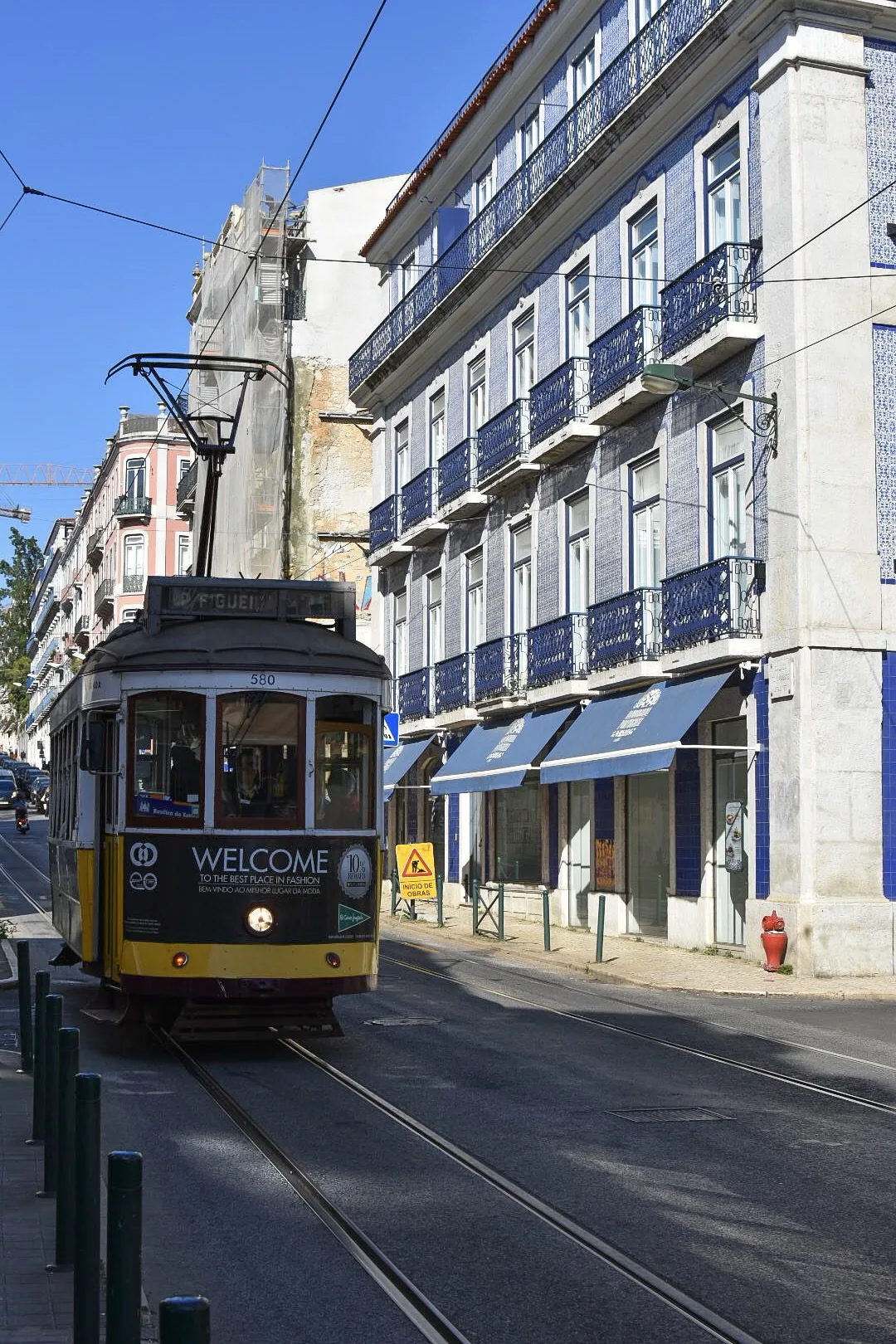 Que faire à Lisbonne en 4 jours : Le City-Guide ! 8 Le tramway 28E dans les rues de Lisbonne