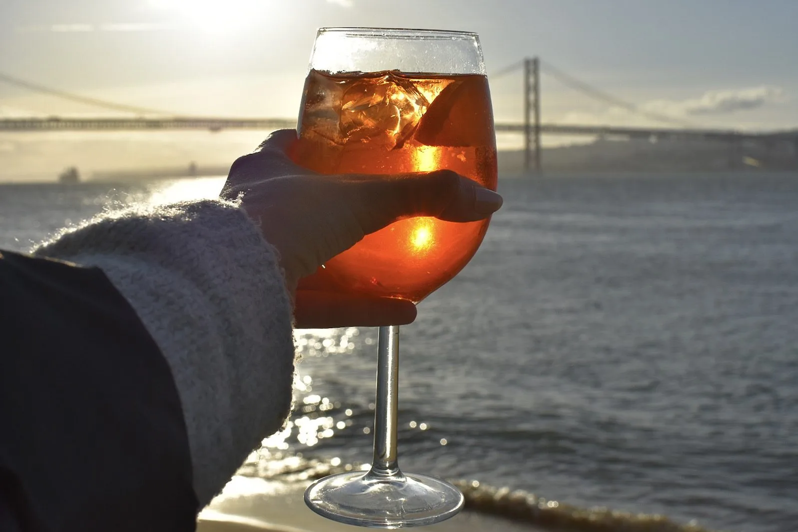 Que faire à Lisbonne en 4 jours : Le City-Guide ! 20 Boire l'apéro au Atira-Te, pour une vue incroyable sur la ville