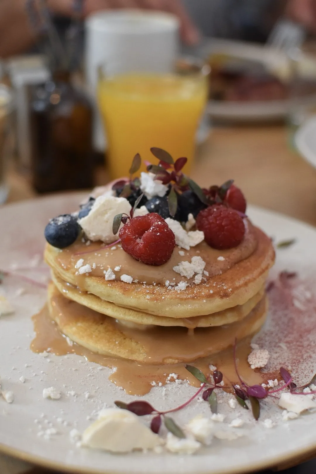 Que faire à Lisbonne en 4 jours : Le City-Guide ! 17 Pile de pancakes de chez Heim Café, un super brunch à tester lors de 4 jours à Lisbonne