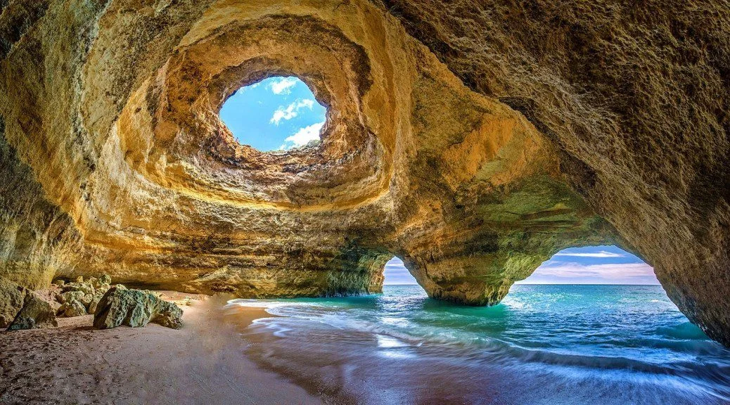 Visiter la Côte d'Algarve en 3 jours : que faire ? 16 La fameuse Benagil Cave, accessible en kayak