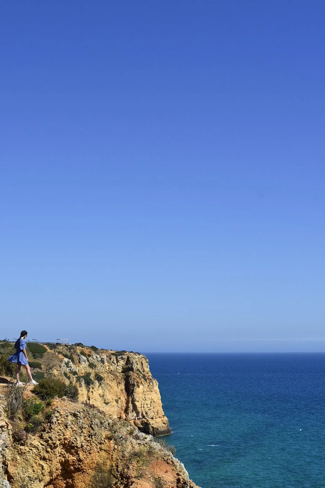 Visiter la Côte d'Algarve en 3 jours : que faire ? 19 Les falaises qui semblent se jeter dans la mer au bord de la Praia do Paraiso