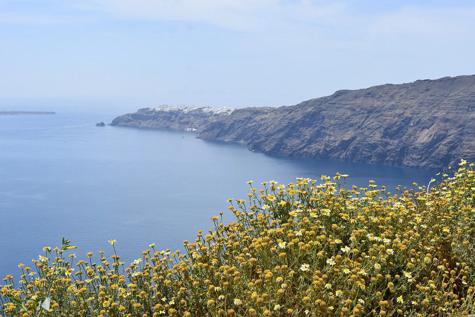 4 jours à Santorin : le guide pratique 5 vue panoramique sur la Caldera depuis le village d'Imerovigli
