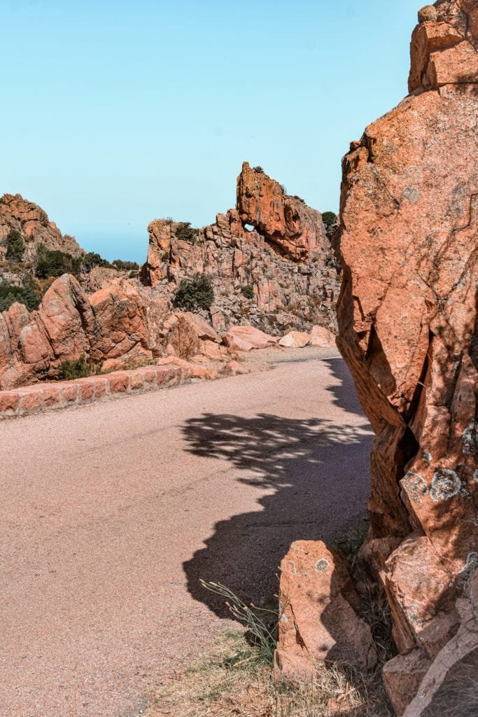 Visiter les Calanques de Piana en Corse 7 Les routes abruptes des calanques de Piana en Corse : un vrai défi !
