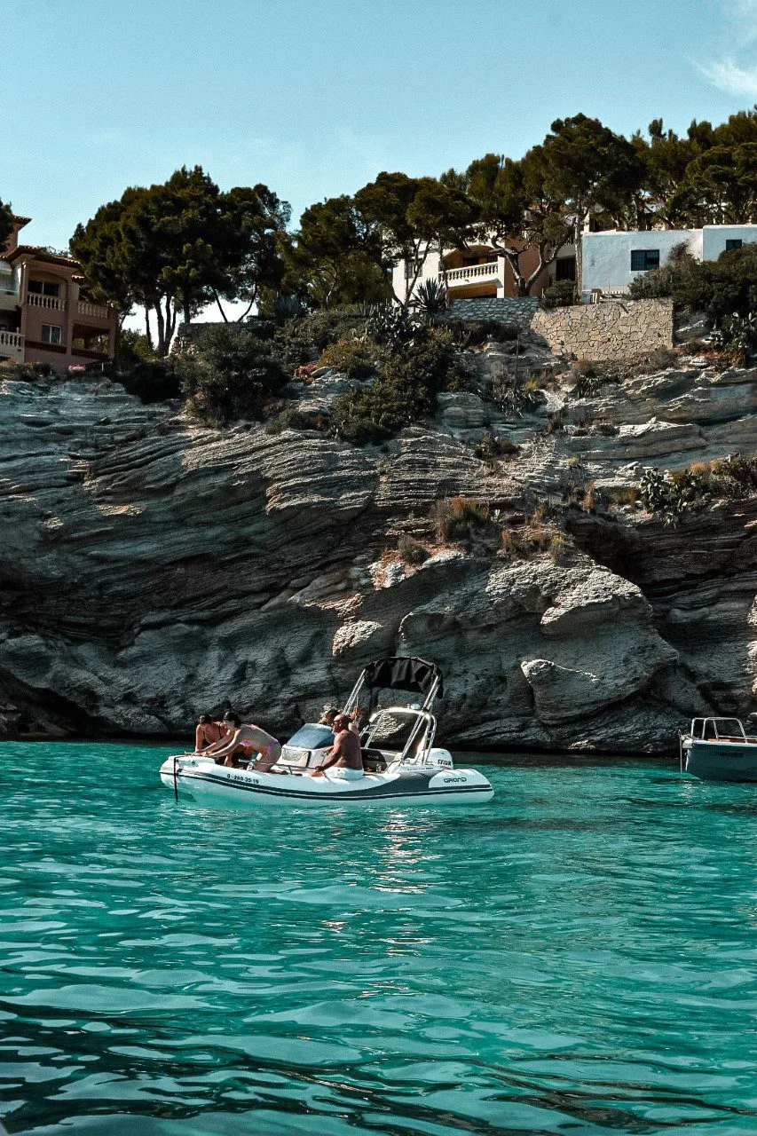 Que faire à Majorque en 4 jours : Guide complet ! 11 Que faire à Majorque en 4 jours : une journée en bateau le long des criques de l'île