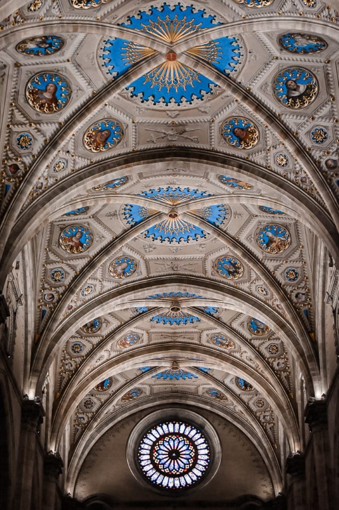 interieur de la cathedrale de come