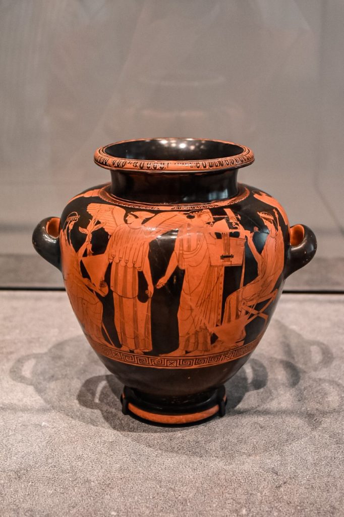 vase antique musee du louvre abu dhabi
