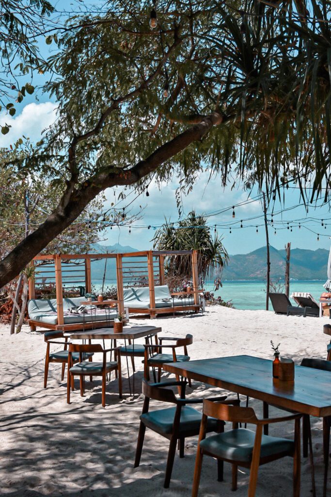 restaurant en bord de plage aux iles gili