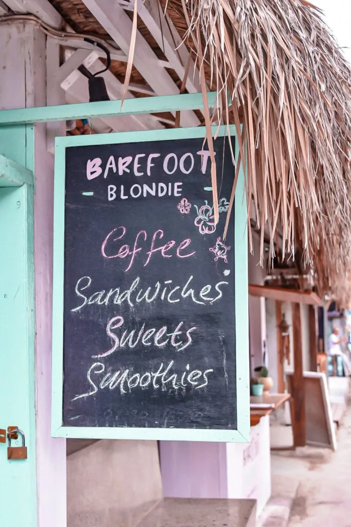 petit cafe au port de gili air