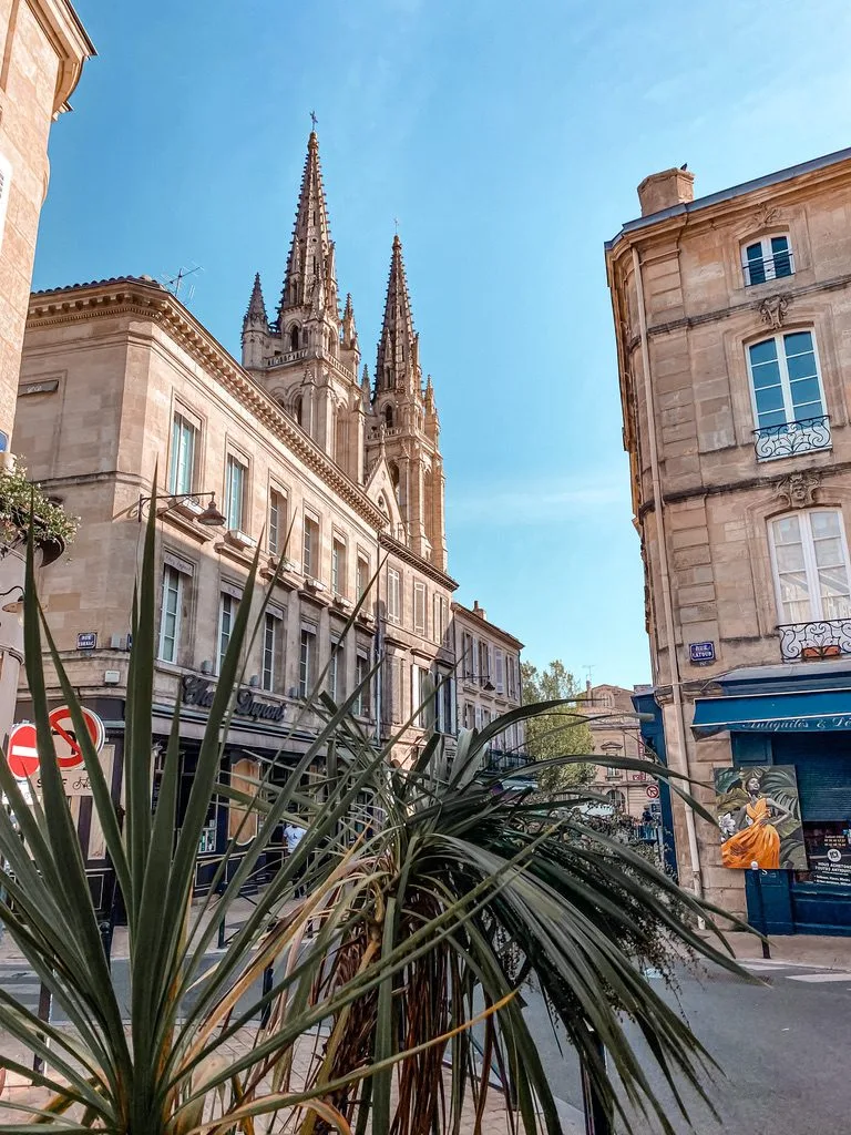 Visiter Bordeaux en 2 jours : Le TOP 15 4 Balade dans le quartier des Chartrons : un incontournable pour visiter Bordeaux en 2 jours