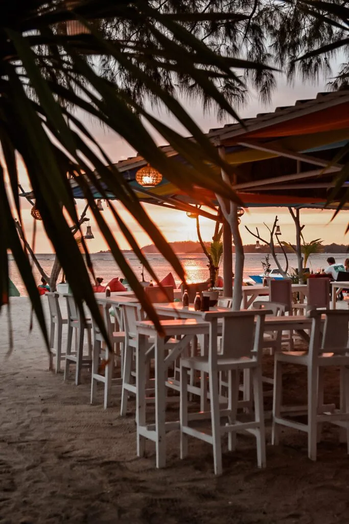 restaurant ou voir le coucher du soleil a gili air