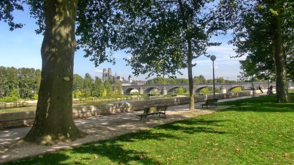 Visiter les châteaux de la Loire : itinéraire sur 2 ou 3 jours 9 paysage de campagne lors d'un roadtrip à travers les châteaux de la Loire