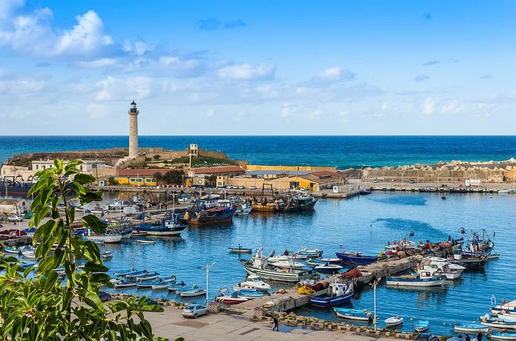 Que faire à Alger : Top 10 des choses à faire 14 vue sur le port de cherchell en algerie