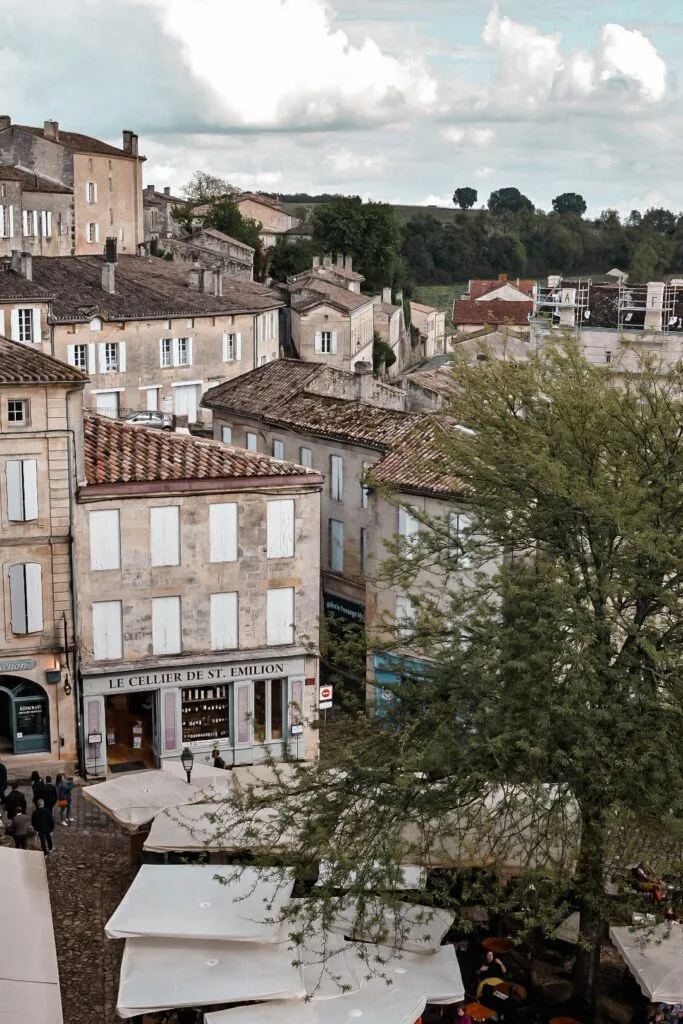 visite de eglise monolithe