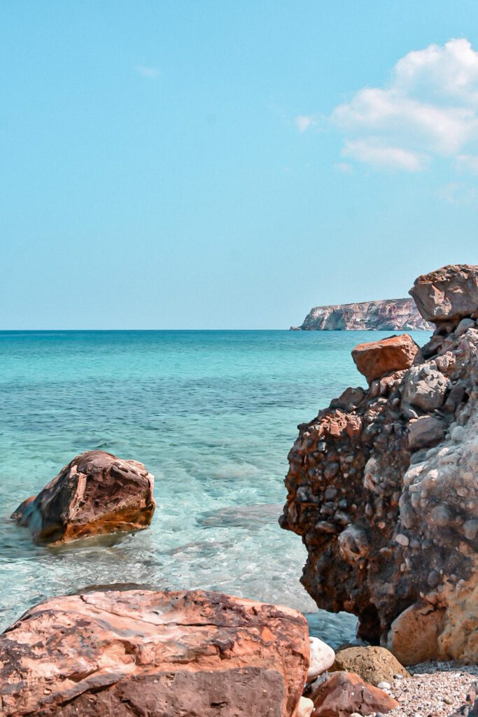 l'eau translucide des plus belles plages de Milos
