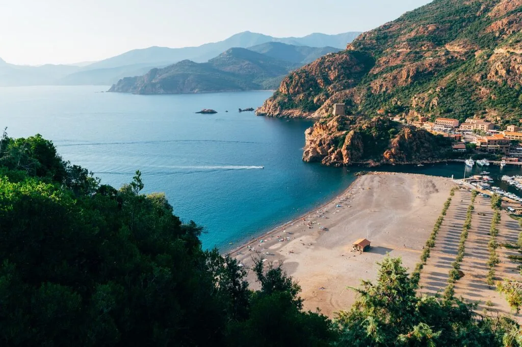 Quelles sont les meilleures randonnées en France ? 5 Paysages du GR20 en Corse