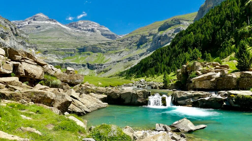 Quelles sont les meilleures randonnées en France ? 3 cascade au coeur des Pyrénées