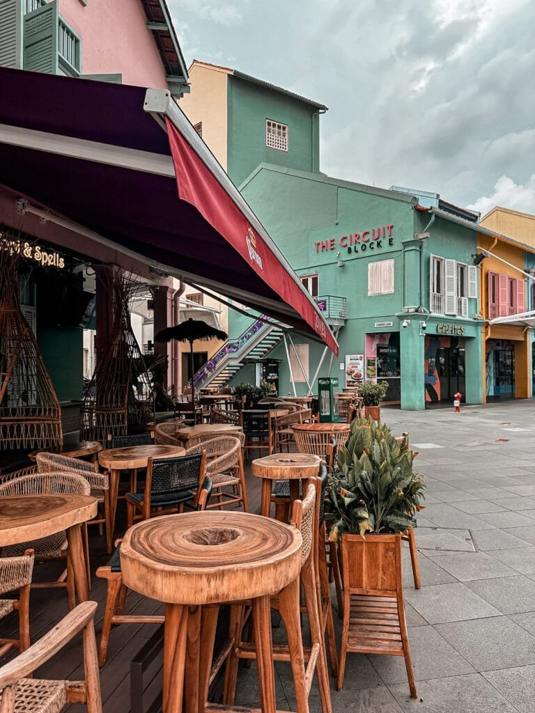 Balade autour des canaux de Clarke Quay en fin de journée