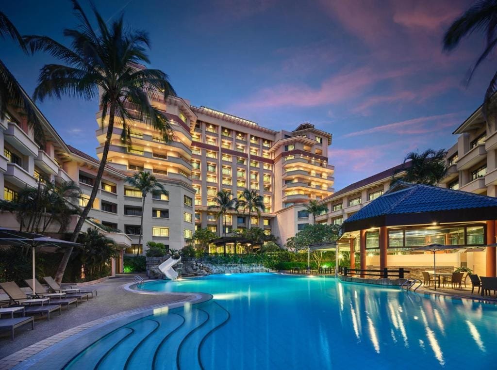 Un hôtel avec piscine situé à Clarke Quay