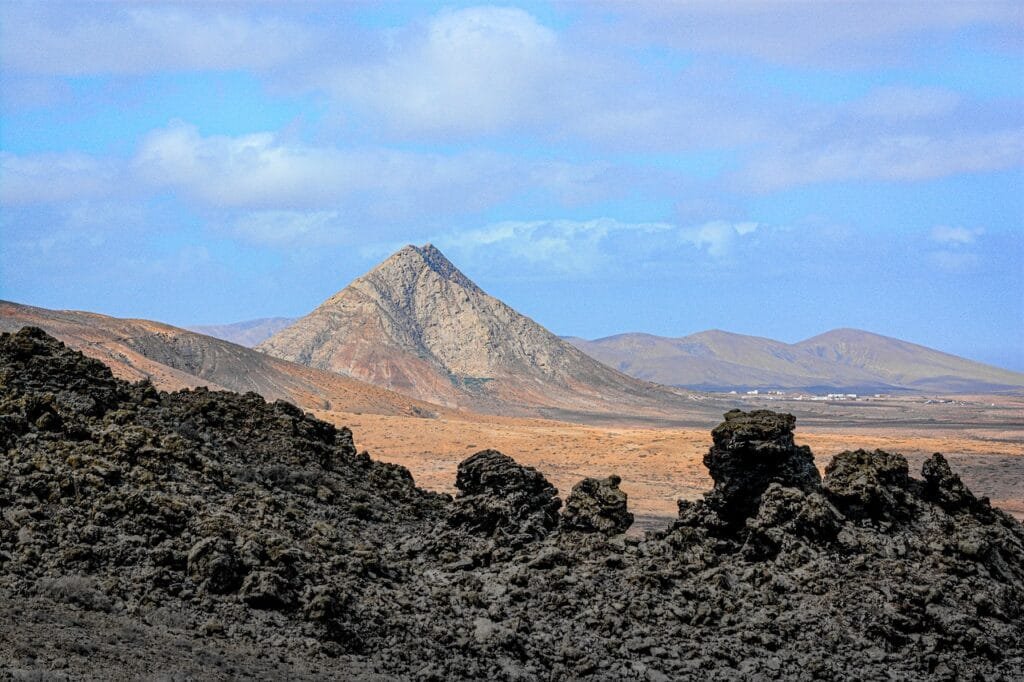 Paysages volcaniques de Fuerteventura au petit matin
