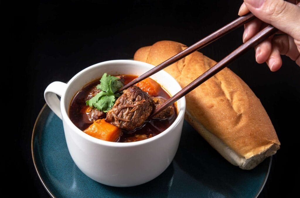 Top des spécialités à goûter au Vietnam 6 Bo Kho, ragoût de bœuf vietnamien aux épices : l'un des plats typiques au Vietnam