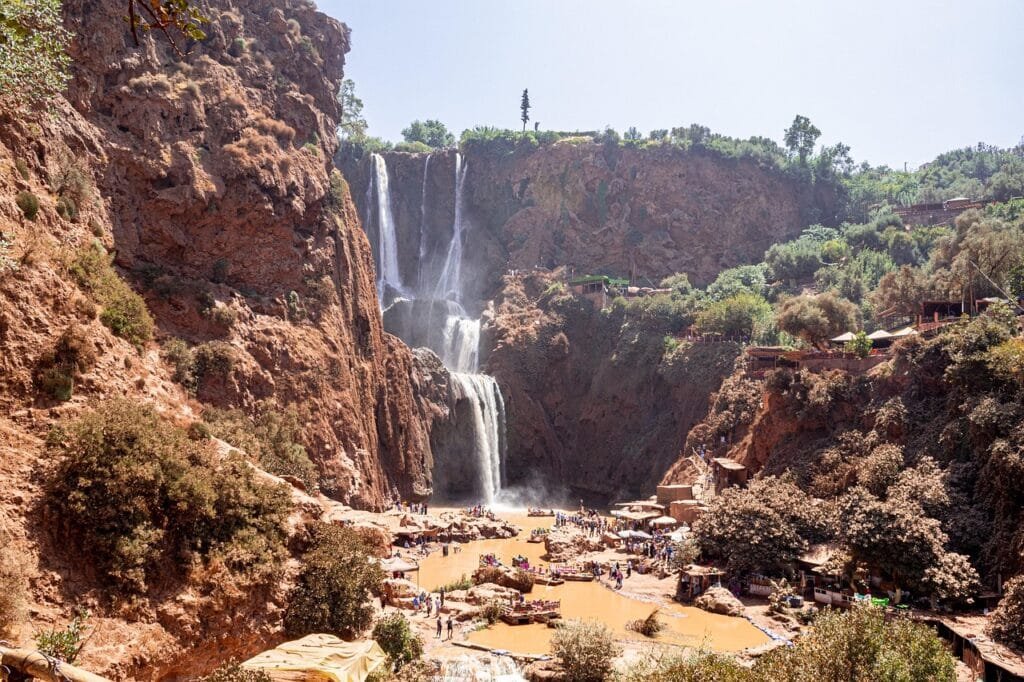 Que faire autour de Marrakech ? Top 10 des choses à faire 5 Chutes d’eau spectaculaires aux cascades d’Ouzoud, excursion depuis Marrakech
