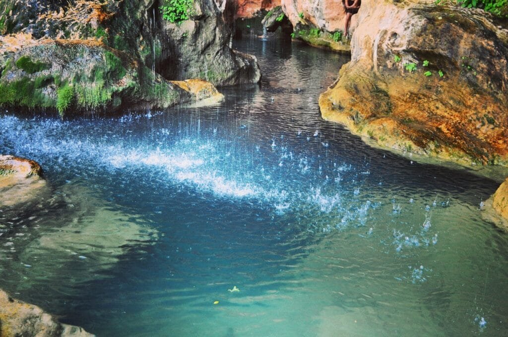 Que faire autour de Marrakech ? Top 10 des choses à faire 3 Paysages verdoyants de la vallée de l’Ourika au printemps