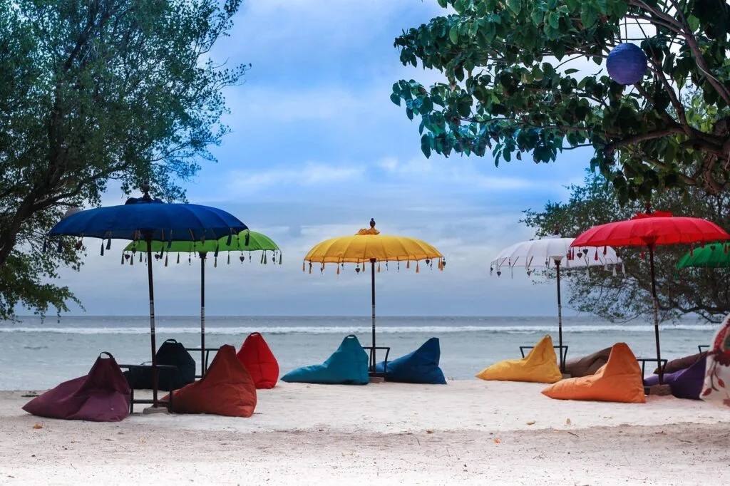 Quelle île Gili choisir : ambiance festive et plage animée à Gili Trawangan
