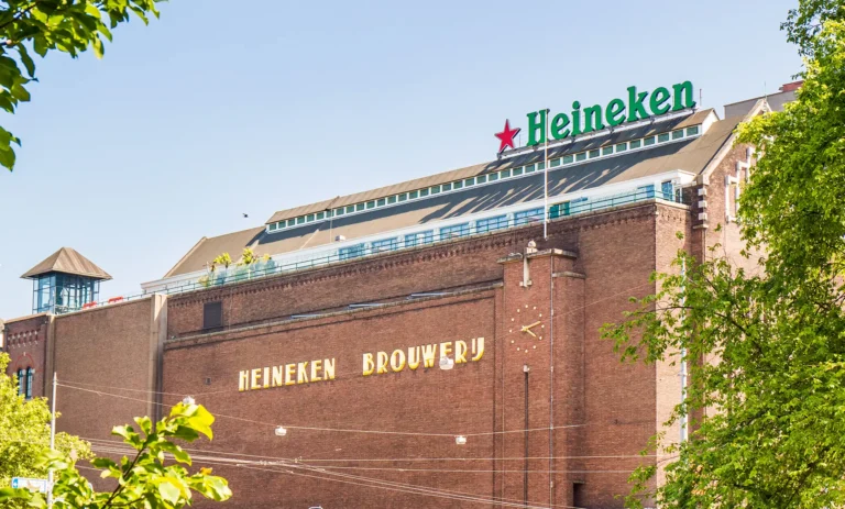 Que faire à Amsterdam quand il pleut ? 8 Visite de la brasserie Heineken à Amsterdam un jour pluvieux