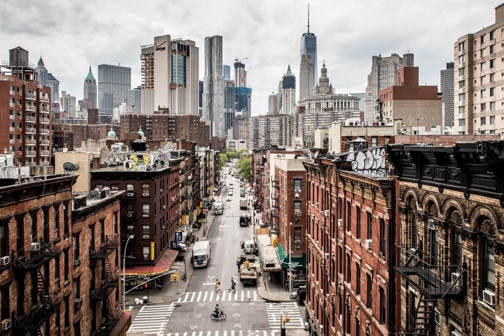 Visiter l'Empire State Building : l'incontournable de New York 5 L’Empire State Building vu depuis le métro de New York