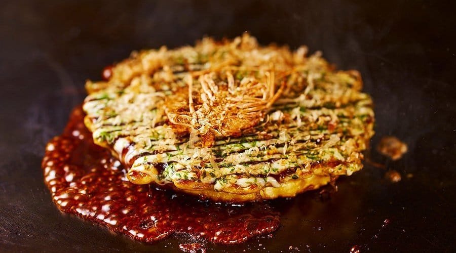 Okonomiyaki typique du restaurant Sukiyanen à Osaka