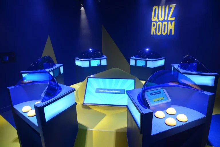 Activité originale à Lyon : quiz immersif façon plateau télé chez Quiz Room