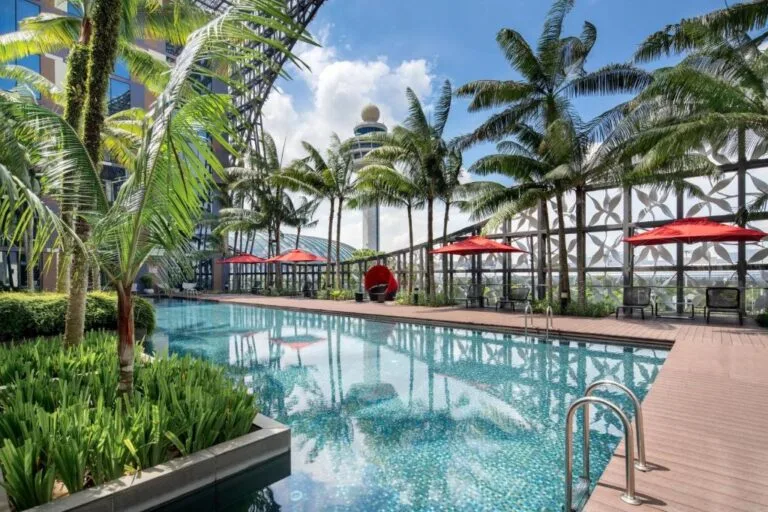 Hôtel incroyable dans le terminal 3 de l’aéroport de Singapour