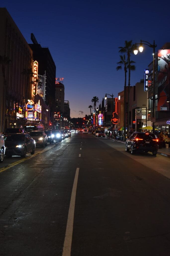 Panneaux lumineux sur Sunset Strip à Los Angeles