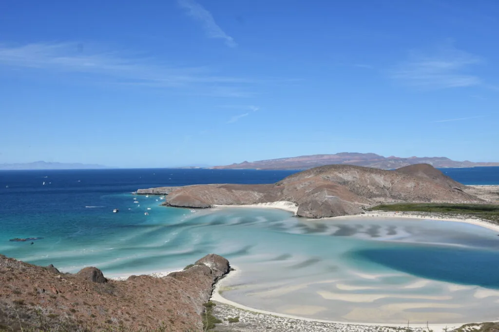 Vue sur la magnifique plage de Balandra lors d'un roadtrip en Basse-Californie