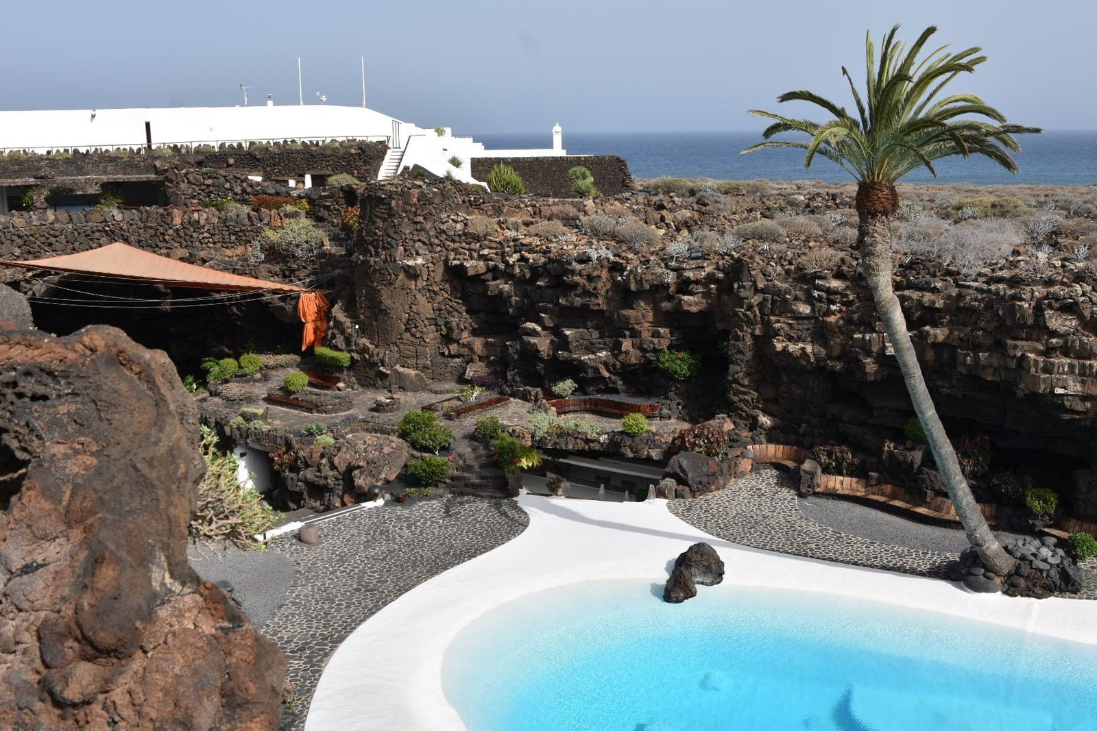 vue panoramique sur la mer et Jameos del Agua