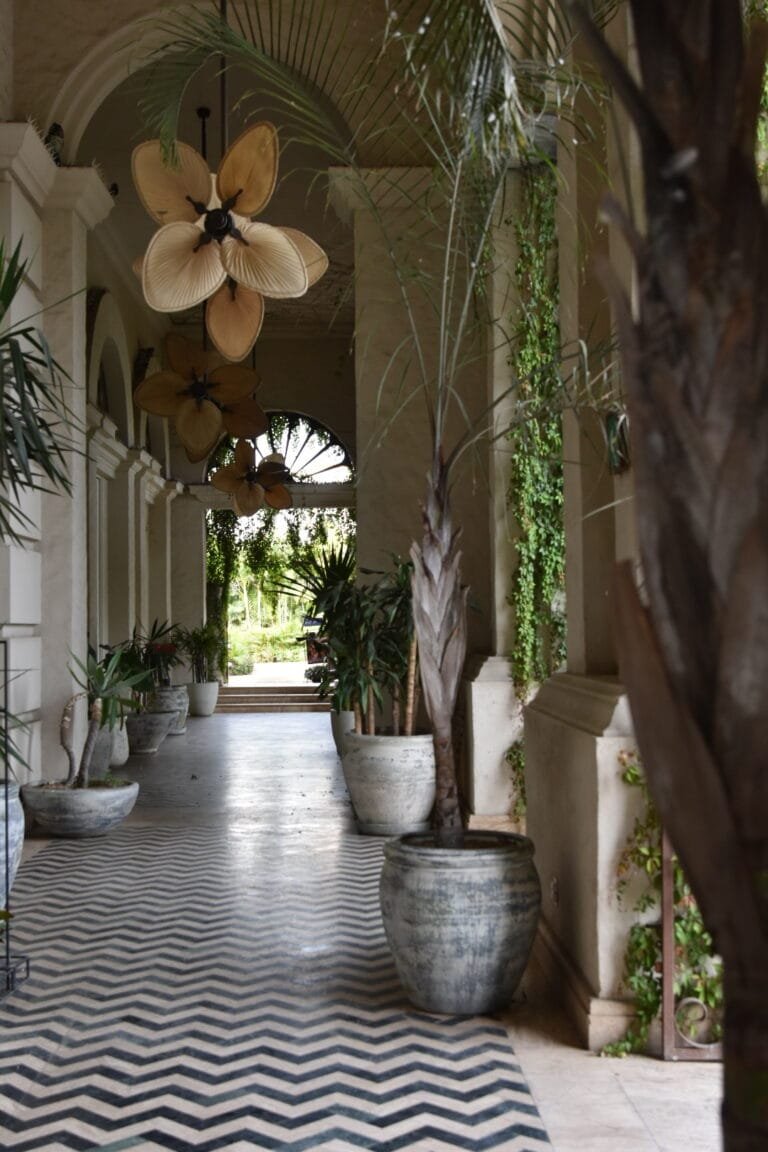 Roadtrip de 2 semaines en Basse-Californie : itinéraire complet 15 Façades colorées de maisons traditionnelles mexicaines dans les rues du village bohème de Todos Santos