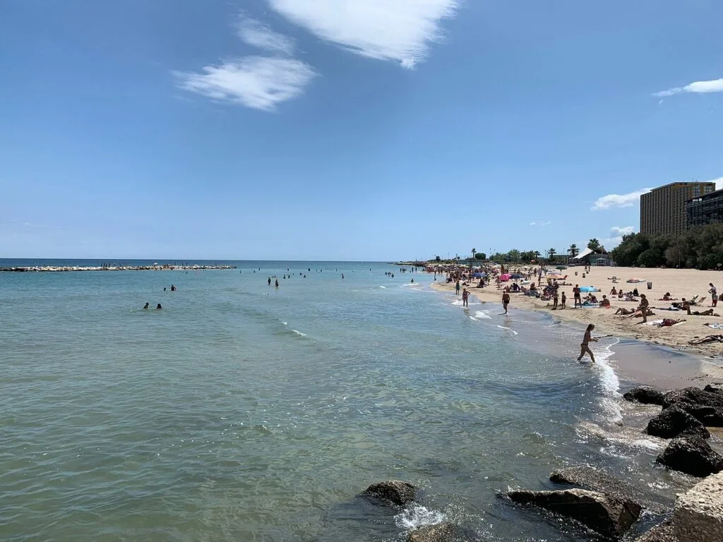 Repos sur la plage de Pane e Pomodoro à Bari