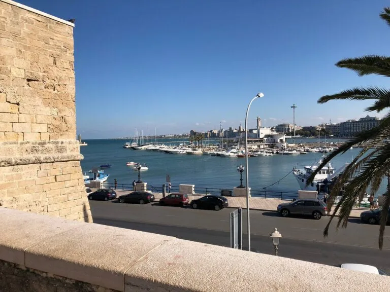 Balade le long des remparts de Bari
