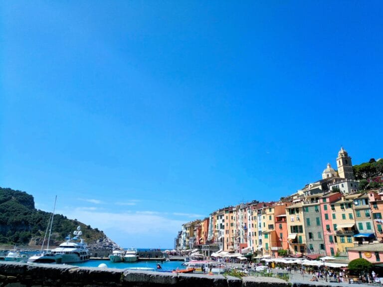 Maisons colorées de Portovenere au bord de la mer