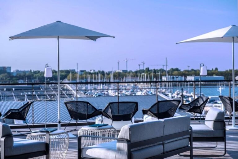 Rooftop d'un hôtel où dormir à Bordeaux avec vue sur la Cité du Vin