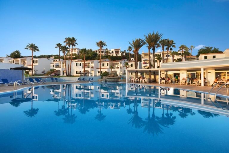 Hôtel avec piscine où loger à Fornells