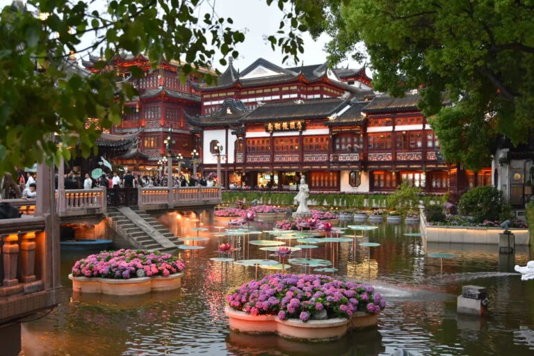 Le Yu Garden illuminé lors de mon voyage de 2 semaines en Chine
