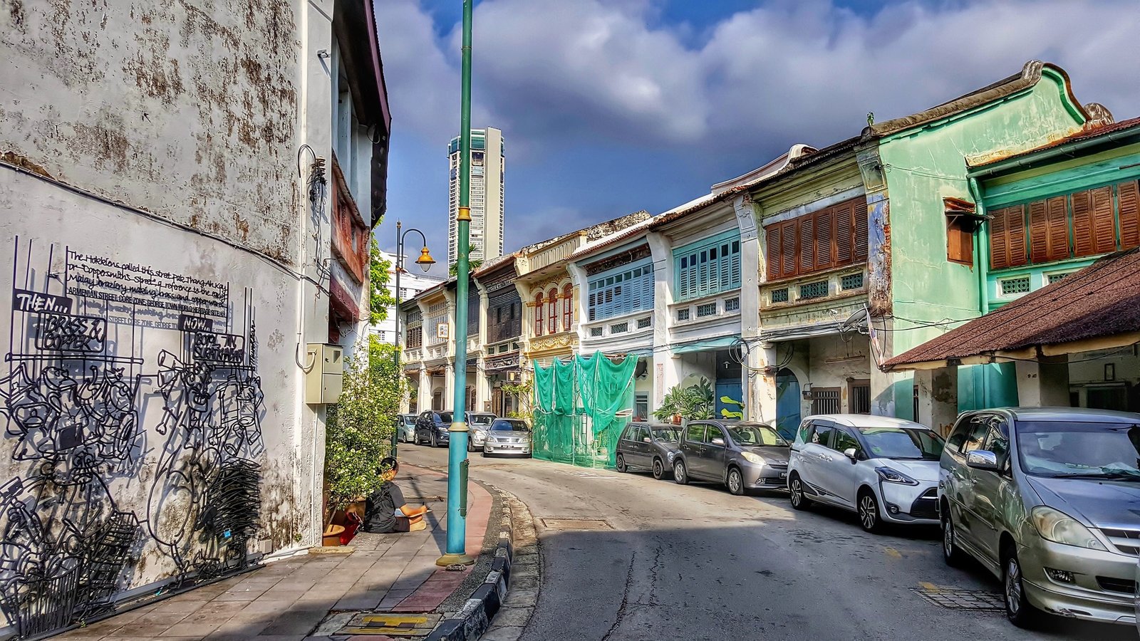 Où dormir à Penang ? Meilleurs quartiers + bonnes adresses 1 Ruelle typique du centre historique de George Town avec ses shophouses colorées, meilleur quartier où dormir à Penang