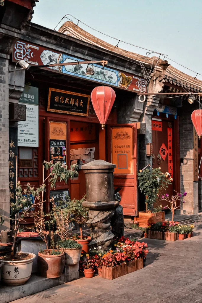 Ruelle traditionnelle de hutong au bord du lac Houhai à Pékin