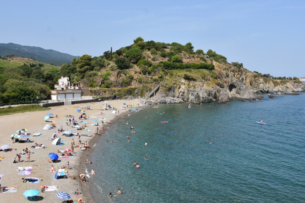 Visiter Collioure en 2 jours : guide + itinéraire 10 vue sur la plage de l'Ouille depuis le sentier du littoral