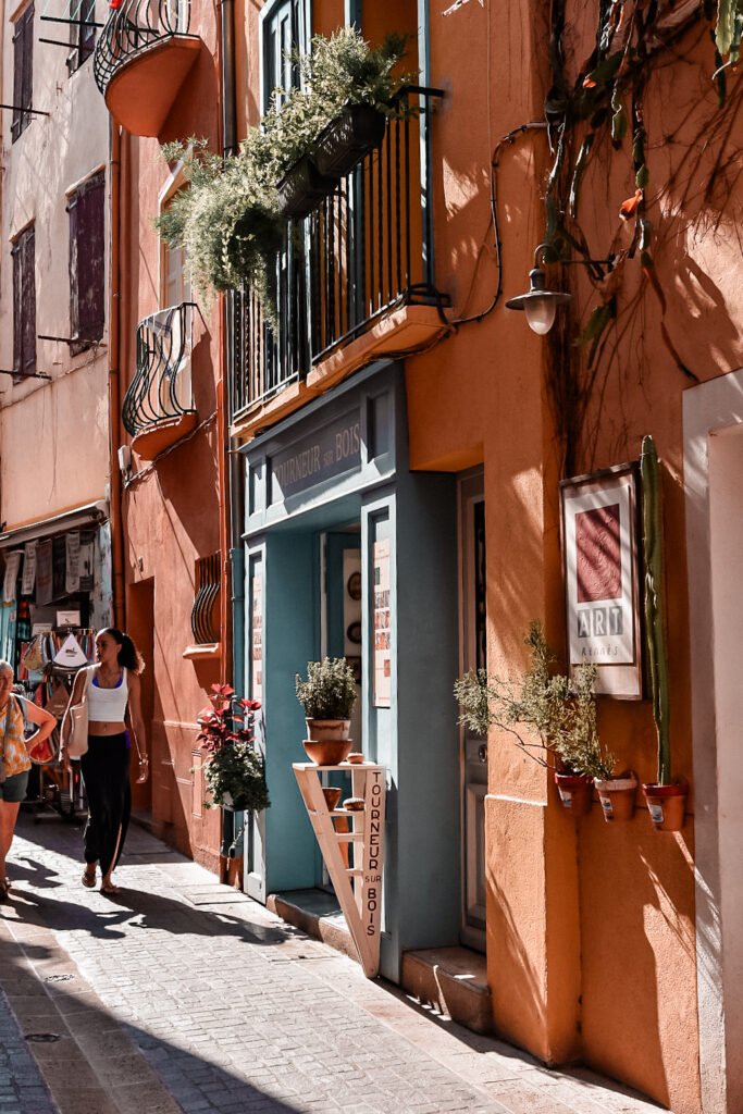 Visiter Collioure en 2 jours : guide + itinéraire 5 balade à travers les ruelles du Mouré à Collioure