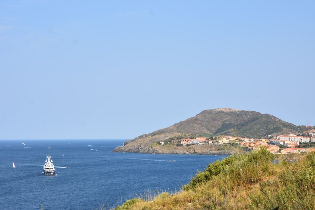 Visiter Collioure en 2 jours : guide + itinéraire 16 vue sur la mer depuis Collioure