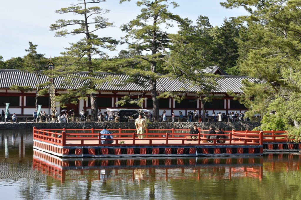 vue sur le temple et le lac
