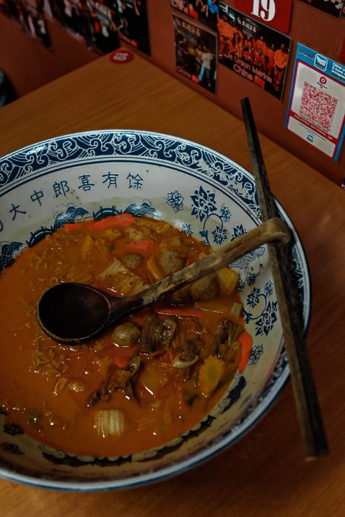 L'énorme bowl de nouilles que propose le Big Bowl Chew jetty, à tester absolument si vous partez visiter Penang en 2 jours